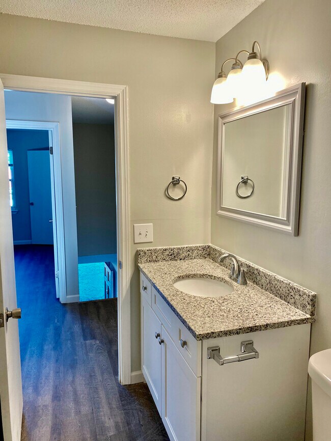 Building Photo - 1638 Keeble St