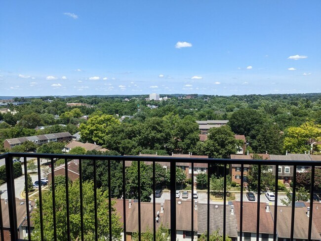 Building Photo - 2 Bedroom Condo in Towson