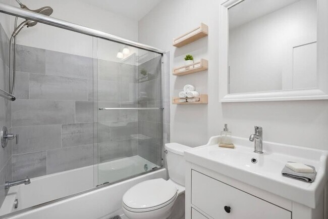 Building Photo - 4055 Rosecrans Ave