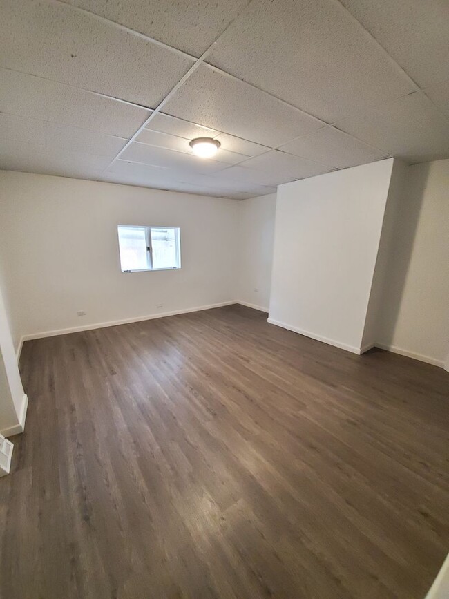 Building Photo - AVAILABLE MAY  - Newly Renovated 3 Bedroom...