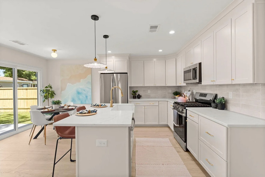 Building Photo - 929 Battery Ave