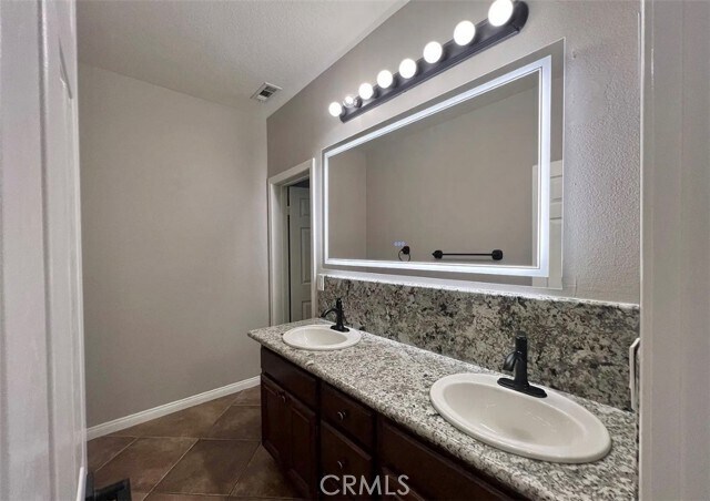 Building Photo - 36005 Redgrave Way