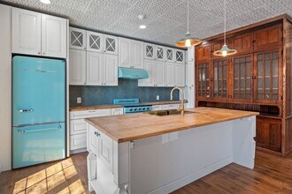 Building Photo - 400 N. 9th-4TH OFFSET