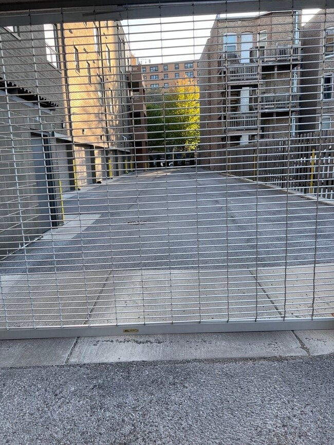 Building Photo - 1208 E 64th St