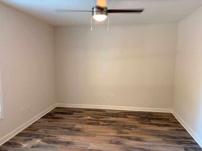 Building Photo - 124 Carr Ln