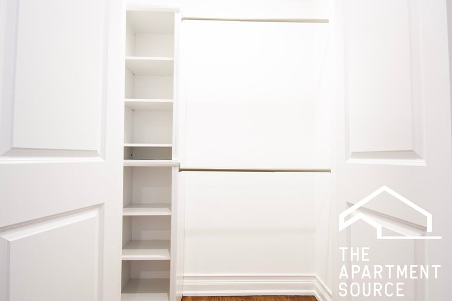 Building Photo - 652 W Buckingham Pl