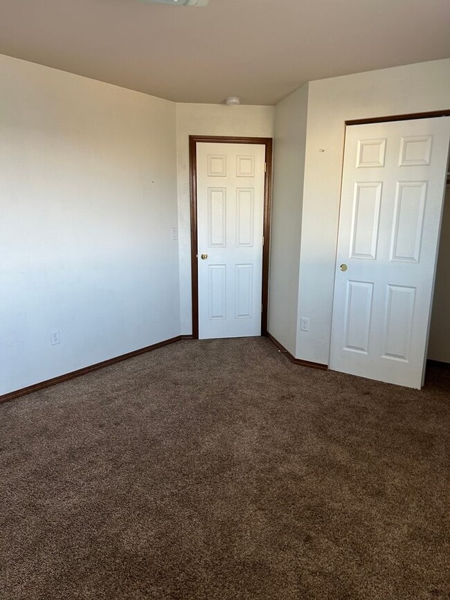 Building Photo - Newer 2 Bedroom 1 Bathroom with a View