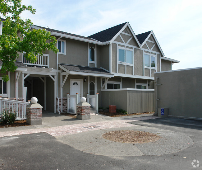 Building Photo - Magnolia Townhomes
