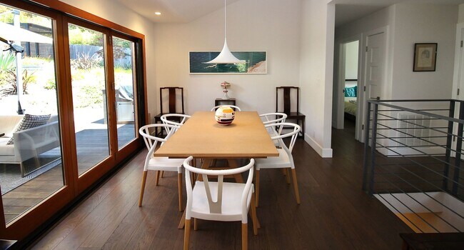 Building Photo - Bright, Stylish Living with Exceptional Ou...