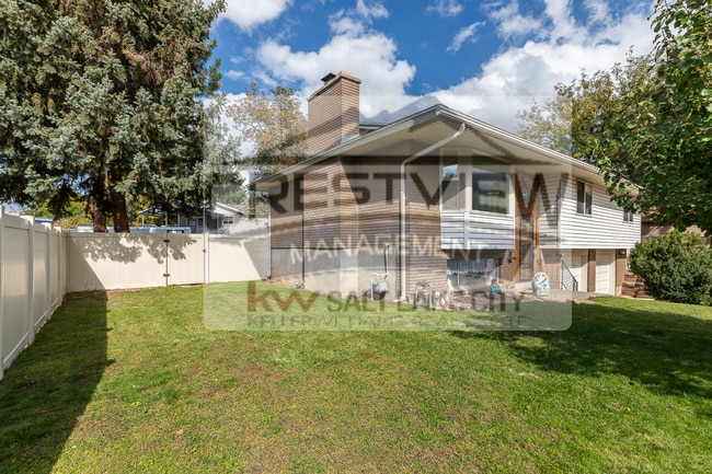 Building Photo - Charming East Sandy Home in a Prime Location