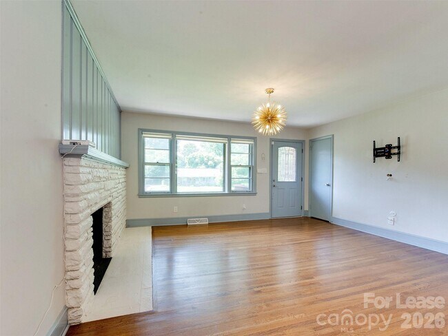 Building Photo - 3921 Sheffield Dr