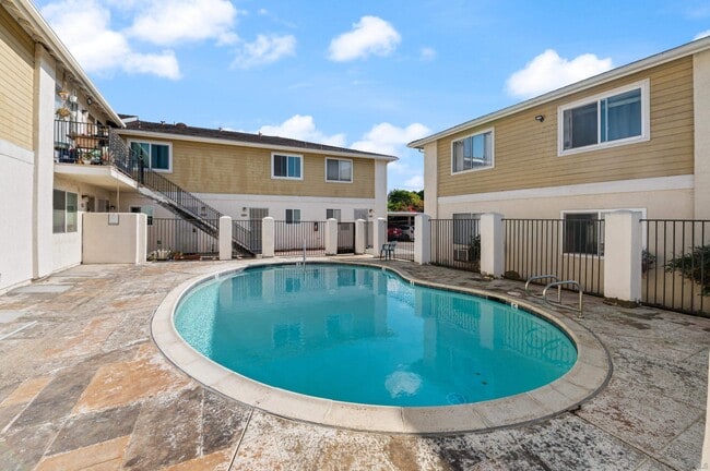 Building Photo - 9210 Kenwood Dr