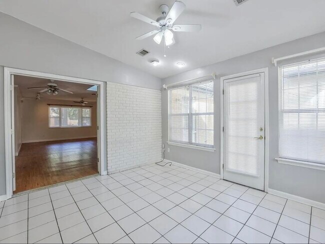 Building Photo - 2093 Greenwood Dr