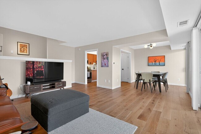 Building Photo - 2 bed 1 bath condo for rent in Rockville