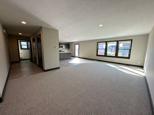 Building Photo - Newer Build - Four Bedroom Duplex in Caledonia!