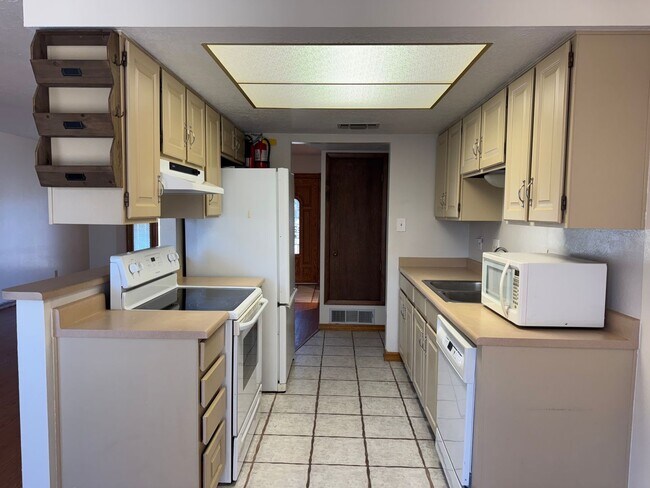 Building Photo - Bear Canyon Home