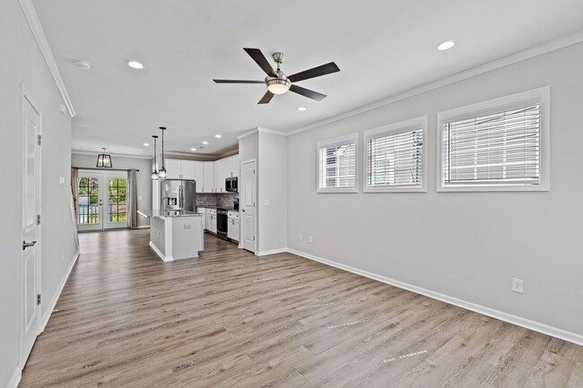 Building Photo - Stunning Duplex Minutes to Downtown Durham!