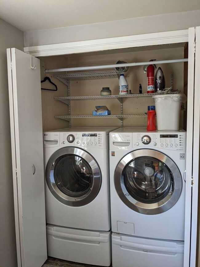 Building Photo - Cozy Carmel Valley Village House Fully Furnished