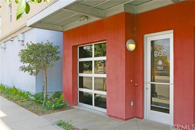 Building Photo - 940 E Civic Center Dr