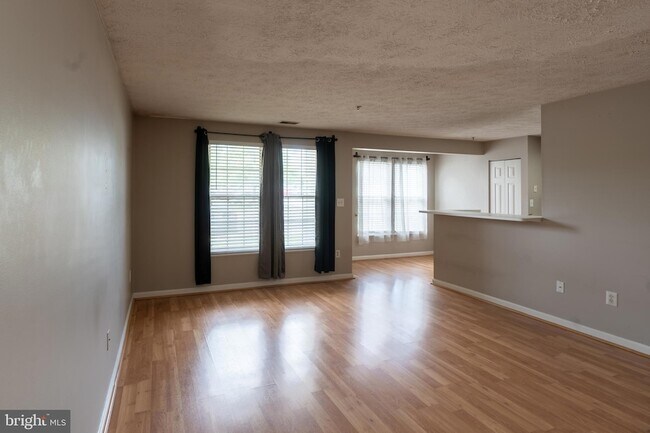 Building Photo - 689 Winding Stream Way