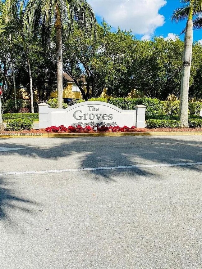 Building Photo - 2907 SE 15th Terrace