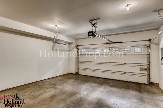 Building Photo - 6014 NE Maidstone St