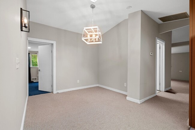 Building Photo - 136 Locust St