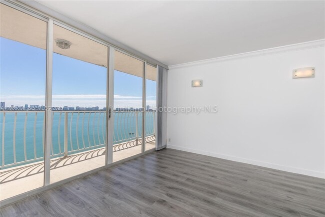 Building Photo - 7601 E Treasure Dr