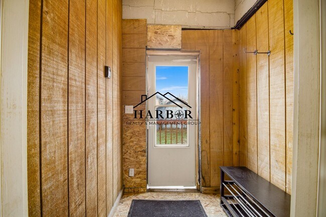 Building Photo - 1/2 Off first full month of rent!