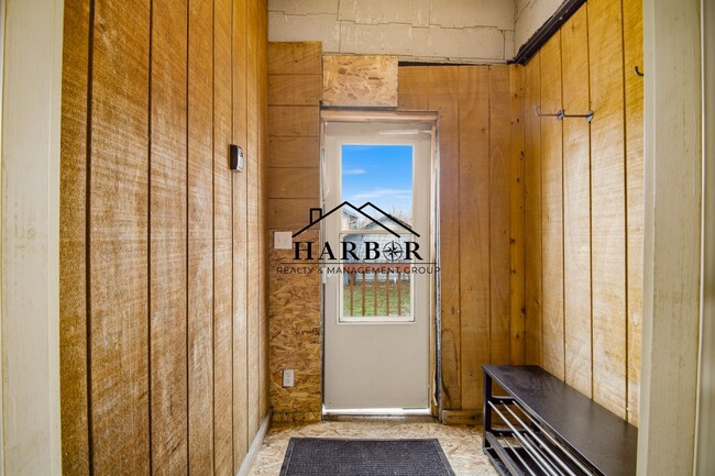 Building Photo - 401 3rd Ave SW