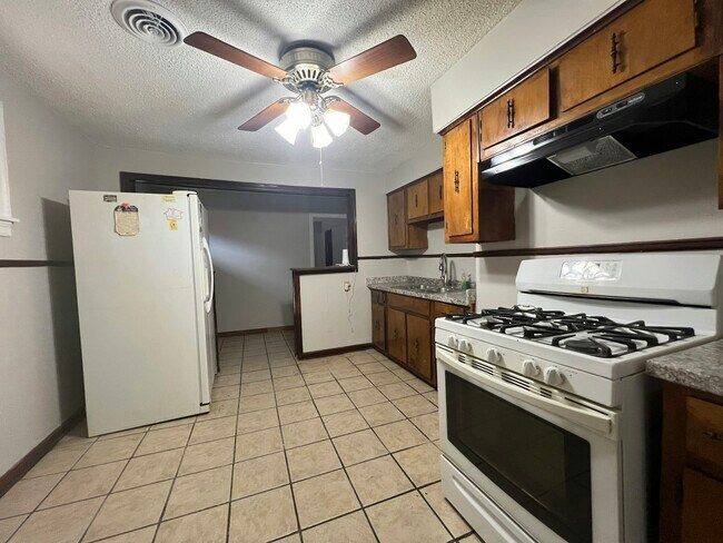 Building Photo - 1450 Gold Ave