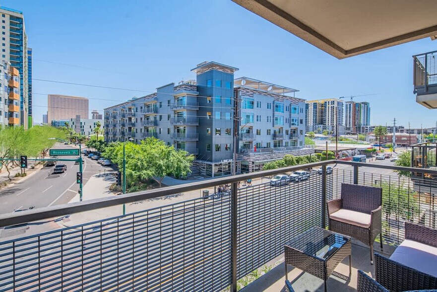 Building Photo - 290 E Roosevelt St