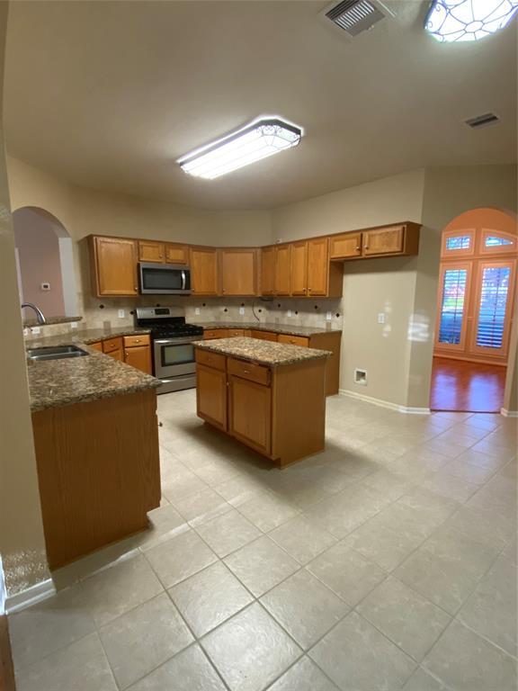 Building Photo - 2114 Winding Hollow Dr