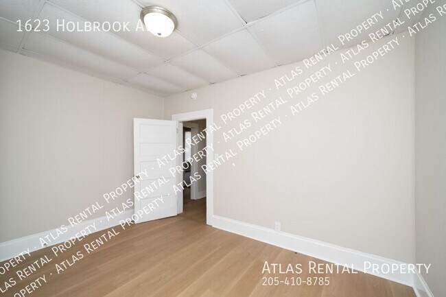 Building Photo - 1623 Holbrook Ave