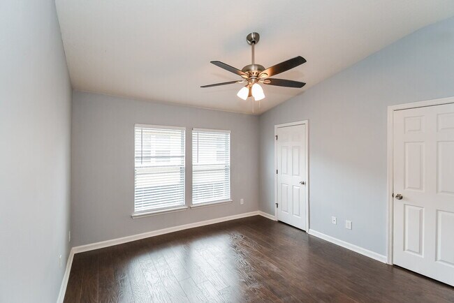 Building Photo - 13019 Sunset Lake Dr