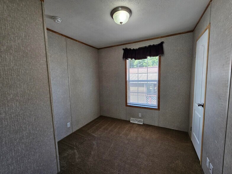 Building Photo - 23 Pine Cir