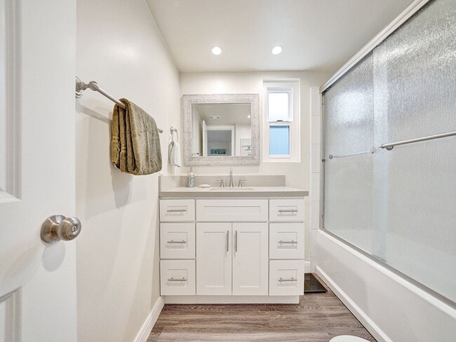 Building Photo - 7405 Seashore Dr