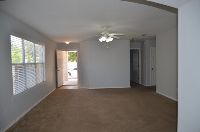 Building Photo - 520 Gandara Dr