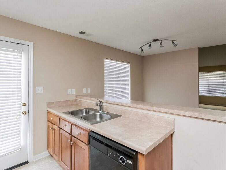 Building Photo - 7027 Maple Grove Rd