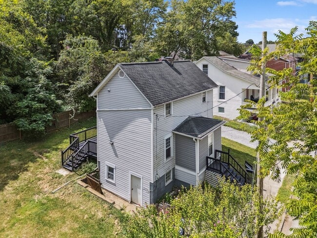 Building Photo - Stunning 2 Bedroom home in Greensburg avai...