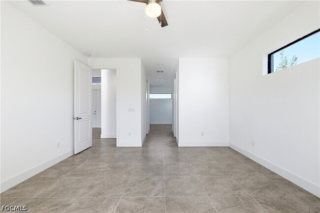 Building Photo - 1119 NW 28th Pl