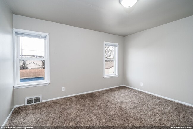 Building Photo - 854 2nd St