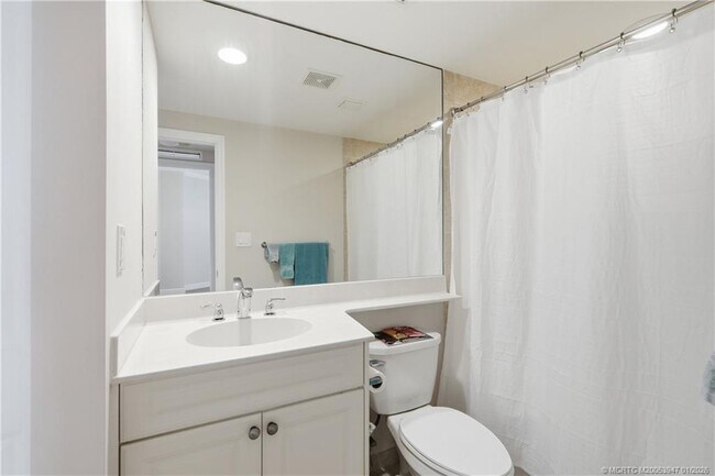 Building Photo - 975 NW Flagler Ave