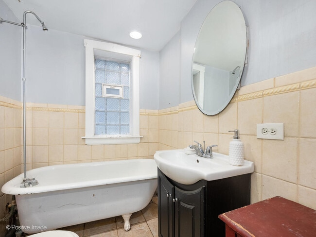 Building Photo - 3037 N Elbridge Ave