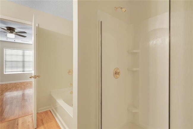 Building Photo - 1102 Pleasant Oaks Ct