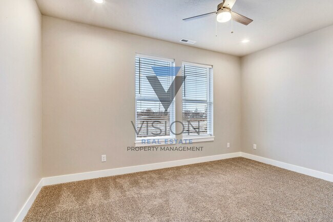 Building Photo - 1098 S High Ridge Dr