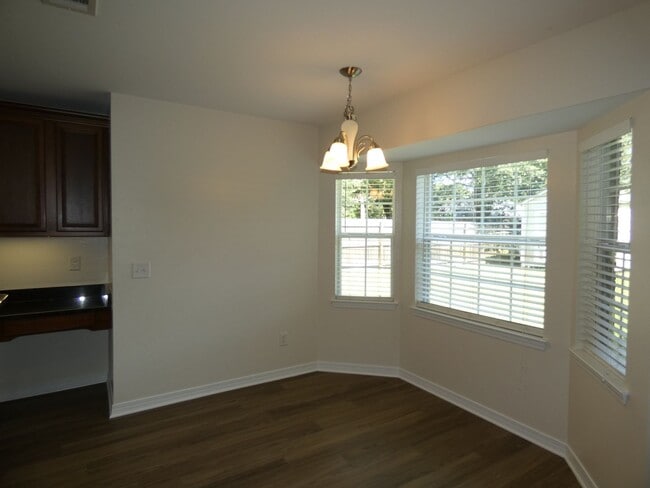 Building Photo - Spacious 4 Bed/3 Bath - Tanglewood