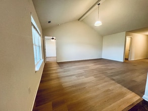Building Photo - 1806 Clegg St