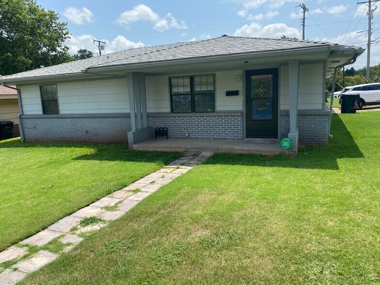 Primary Photo - 1500 NE 33rd St