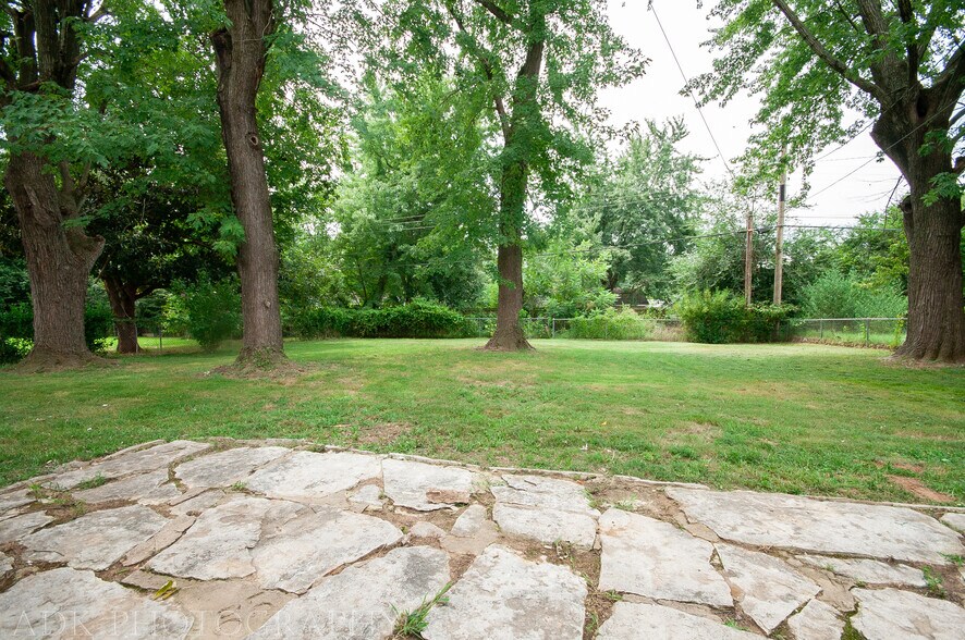 Building Photo - 113 E Bertha St